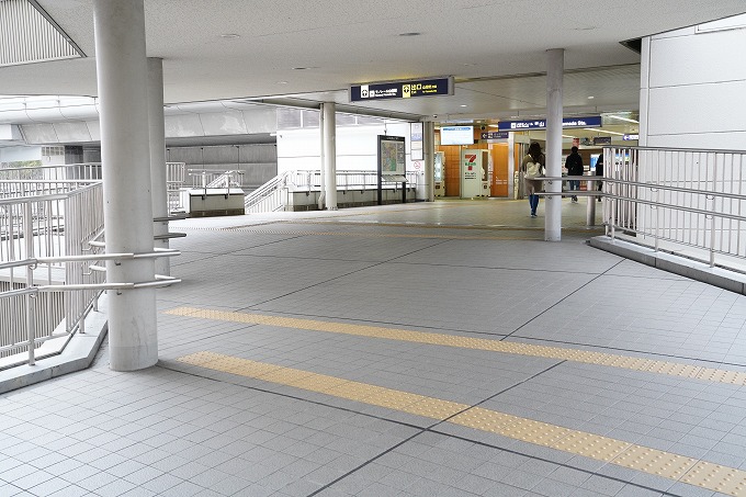 阪急山田駅からのアクセス05