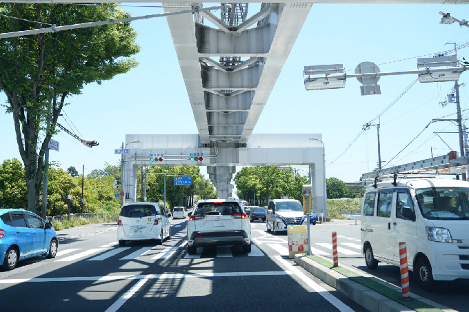 4豊川五丁目の交差点を右折します。