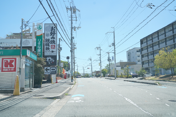 8りそな銀行（小野原出張所）、錦わらい（箕面小野原店）を超えます。