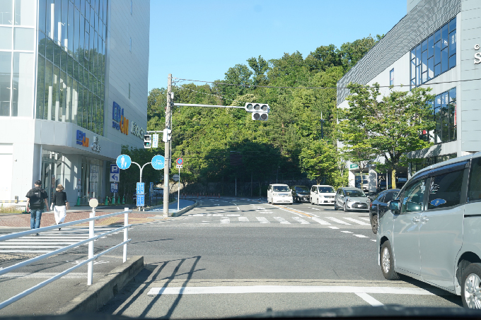2新船場南橋西詰交差点を東方面へ(エイデン・阪急オアシス）
