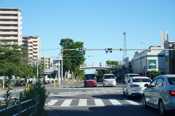 8北千里駅前交差点を直進