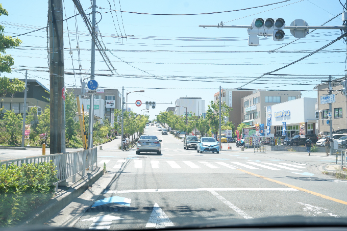 ５関西スーパーのある小野原西６丁目交差点を左折（豊川駅方面から）