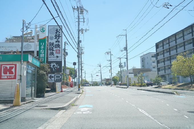 ６りそな銀行と錦わらい超える（豊川駅方面から）