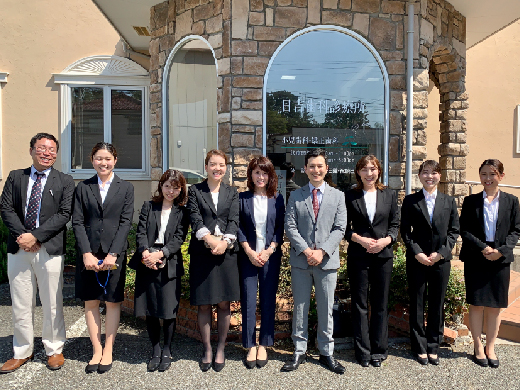 予防歯科医療を学ぶため、山形県酒田市の日吉歯科診療所へ。スタッフ全員で行った大切な思い出です。